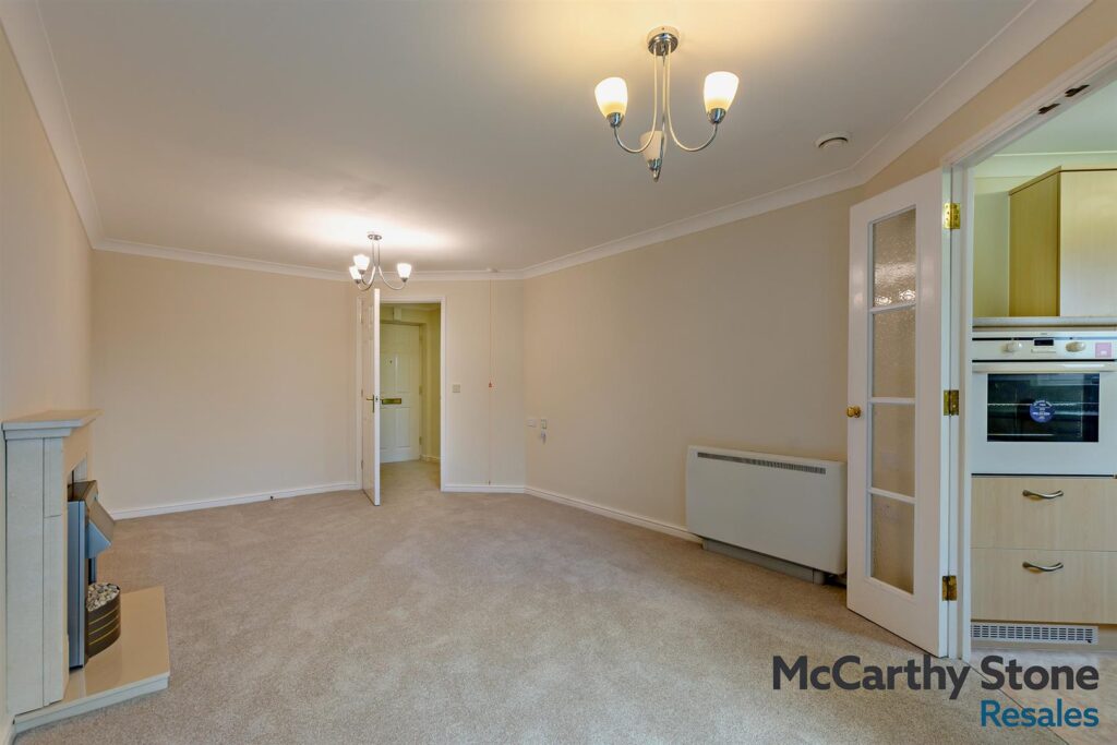 Portman Court, Grange Road, Uckfield, East Sussex,TN22 1FD