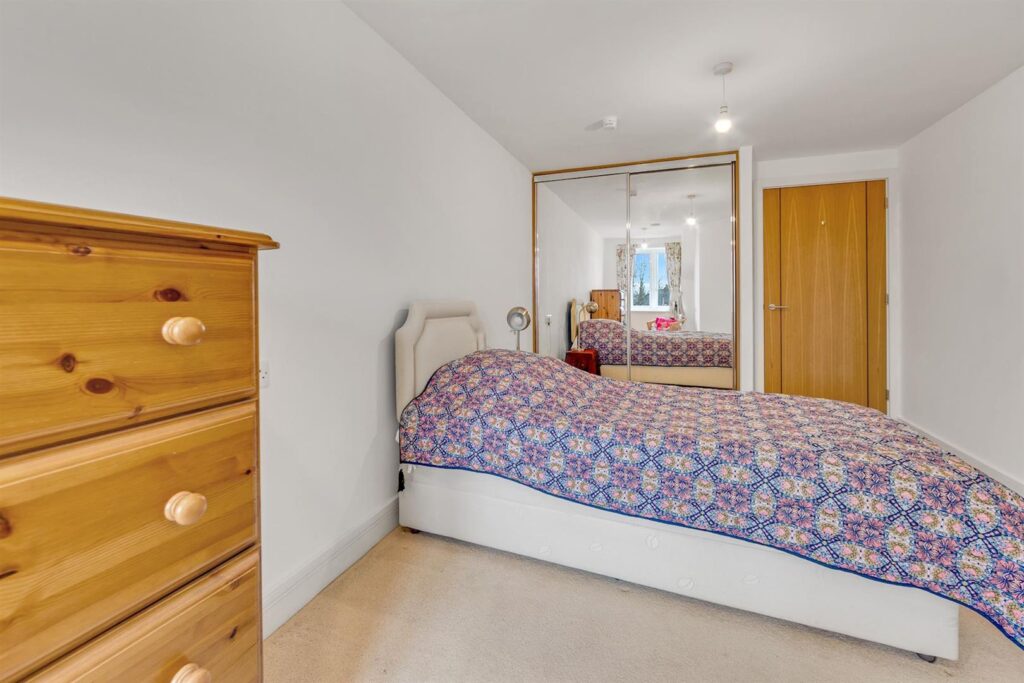 Abbotsmead Place, Caversham, Reading
