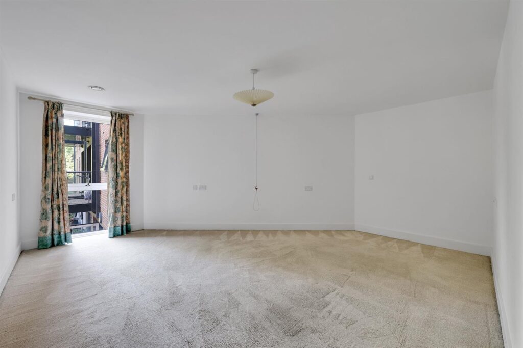 London Road, Guildford, GU1 1FF