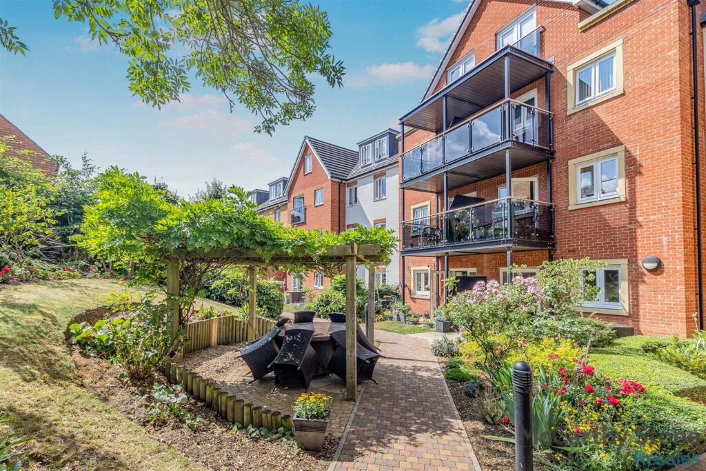 Leston Road, Leighton Buzzard, Bedfordshire, LU7 1FU