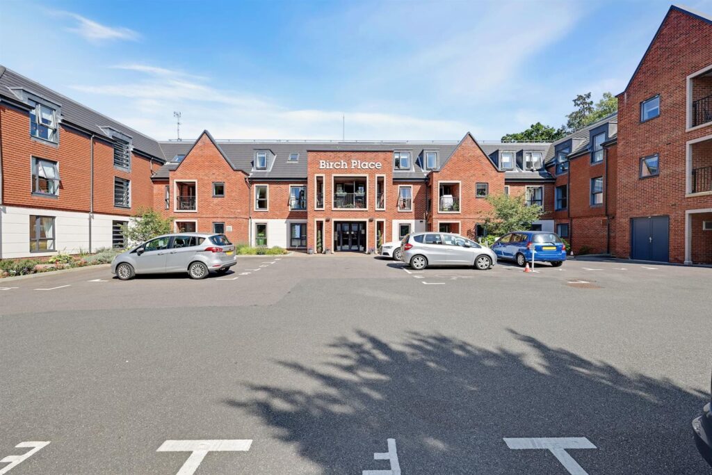 Dukes Ride, Crowthorne, RG45 6GT