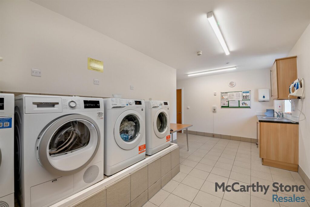 Blunsdon Court, Lady Lane, Swindon, SN25 2NA