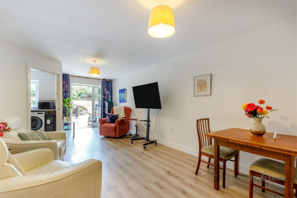 Leston Road, Leighton Buzzard, Bedfordshire, LU7 1FU