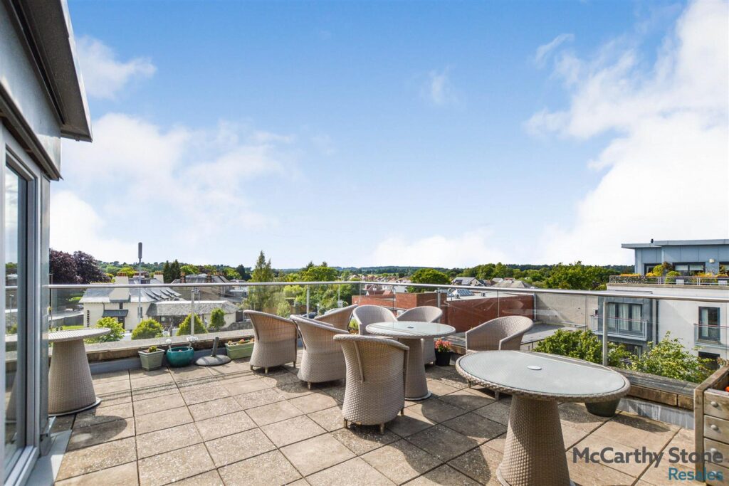 Lyle Court, 25 Barnton Grove, Edinburgh