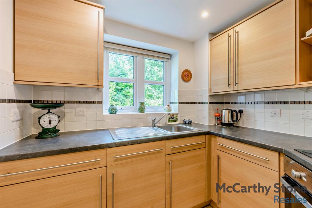 Ridgeway Court, Mutton Hall Hill, Heathfield, East Sussex, TN21 8NB
