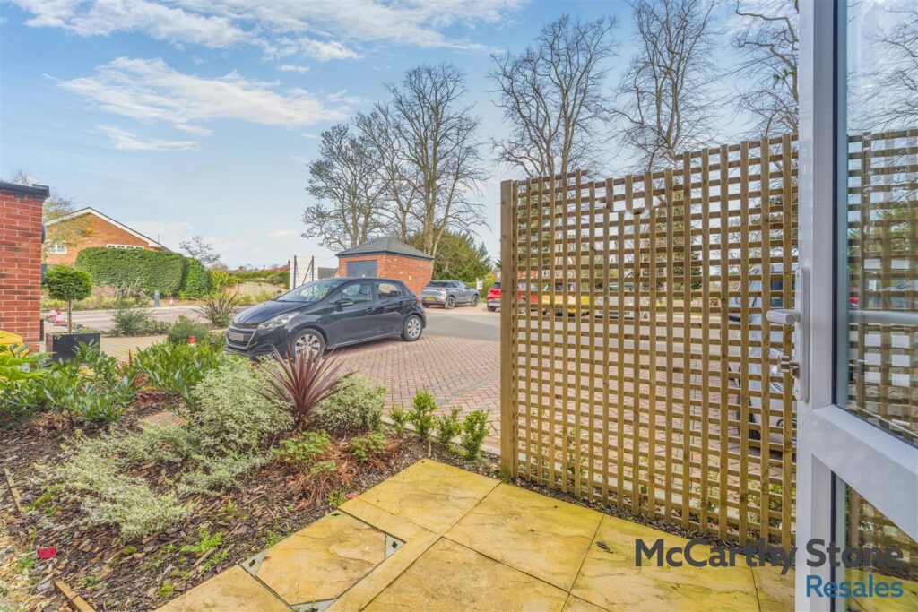 Hooton Road, Willaston, Neston, CH64 1AD