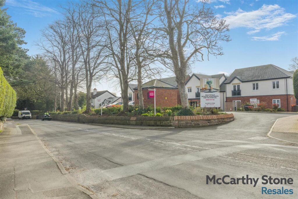 Hooton Road, Willaston, Neston, CH64 1AD