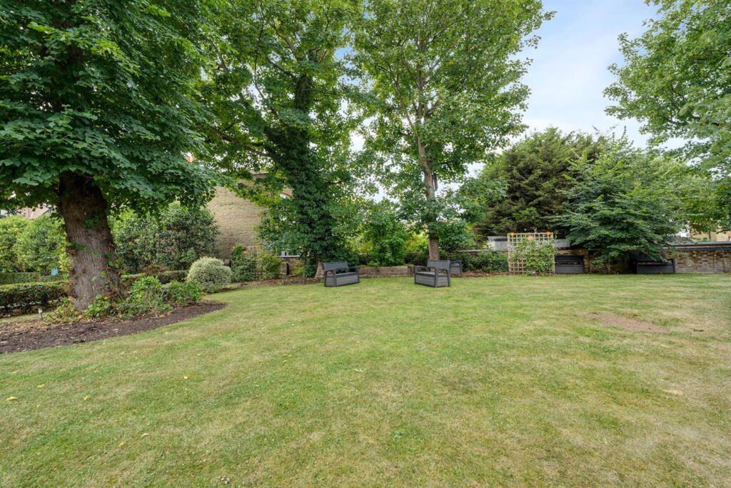 Kingston Road, Raynes Park, London, SW20 8DA
