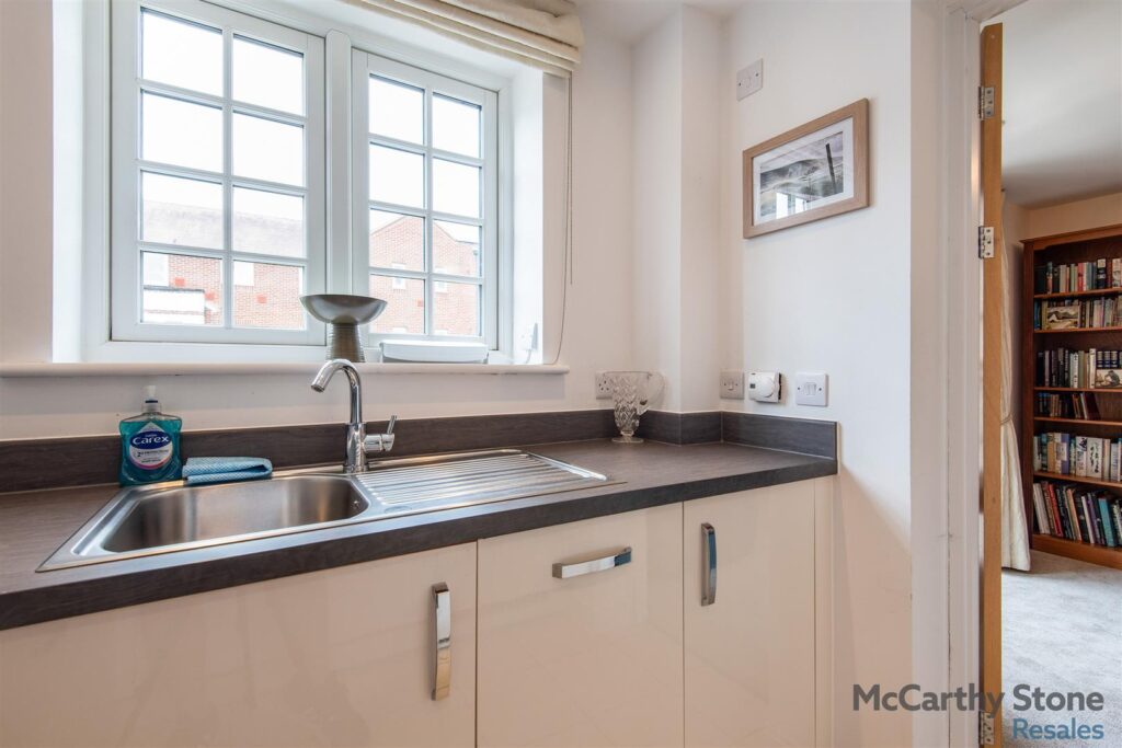 Le Jardin, Station Road, Letchworth Garden City, SG6 3BA
