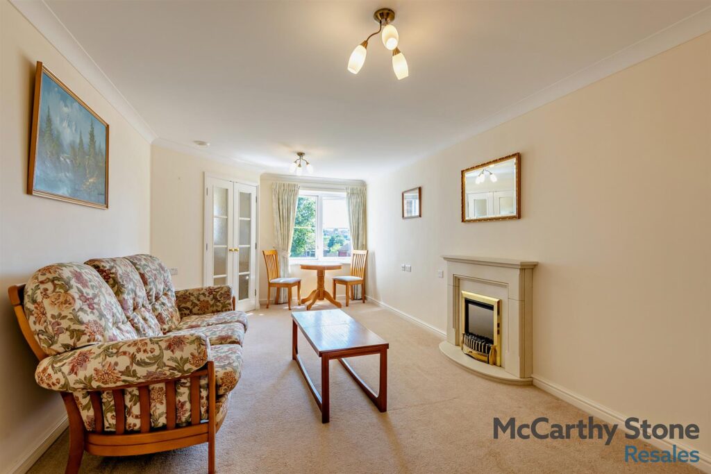 Portman Court, Grange Road, Uckfield, East Sussex, TN22 1FD