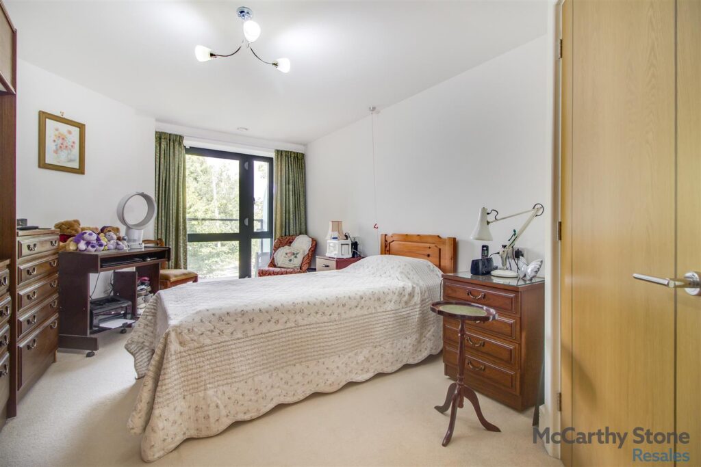 Mandeville Court, Darkes Lane, Potters Bar, Hertfordshire, EN6 1BZ