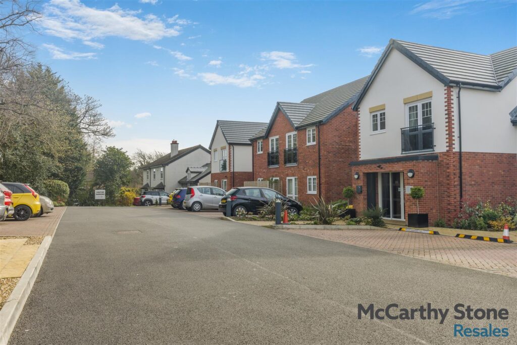 Hooton Road, Willaston, Neston, CH64 1AD