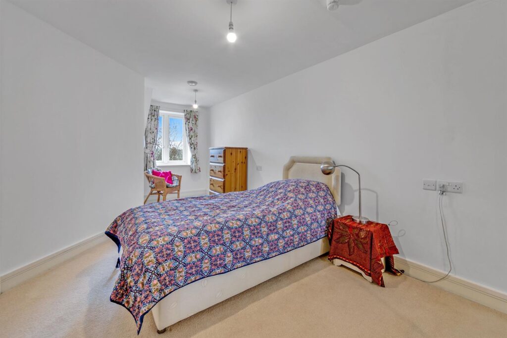 Abbotsmead Place, Caversham, Reading