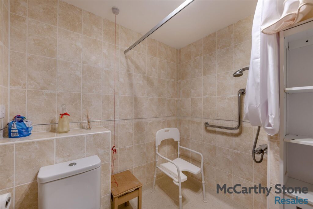 Glenhills Court, Little Glen Road, Glen Parva, Leicester, LE2 9DH