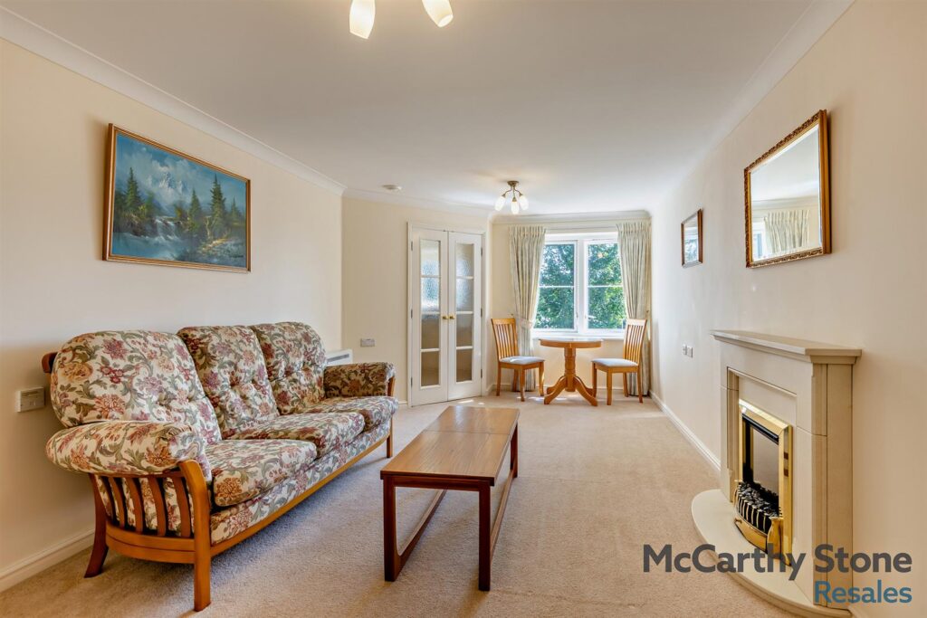 Portman Court, Grange Road, Uckfield, East Sussex, TN22 1FD