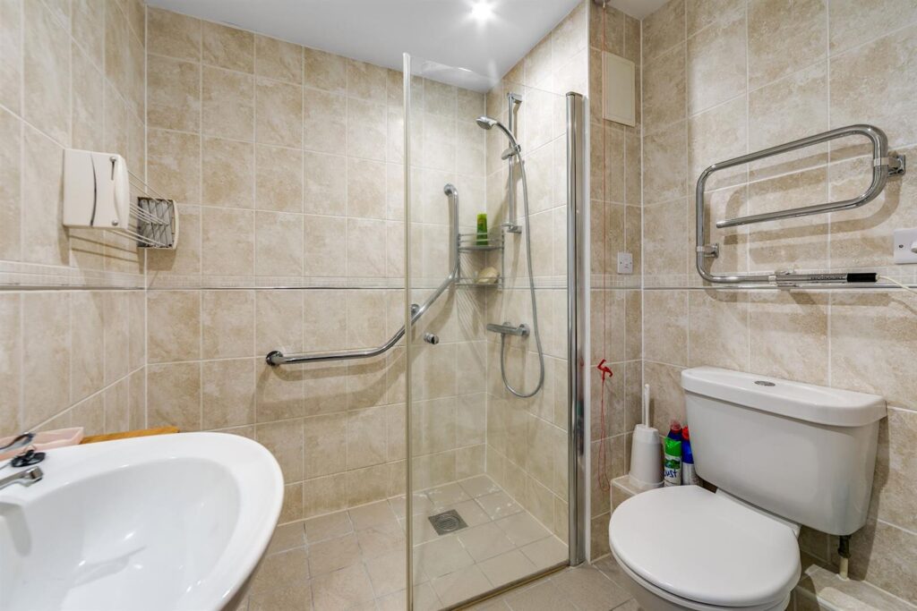 Abbotsmead Place, Caversham, Reading