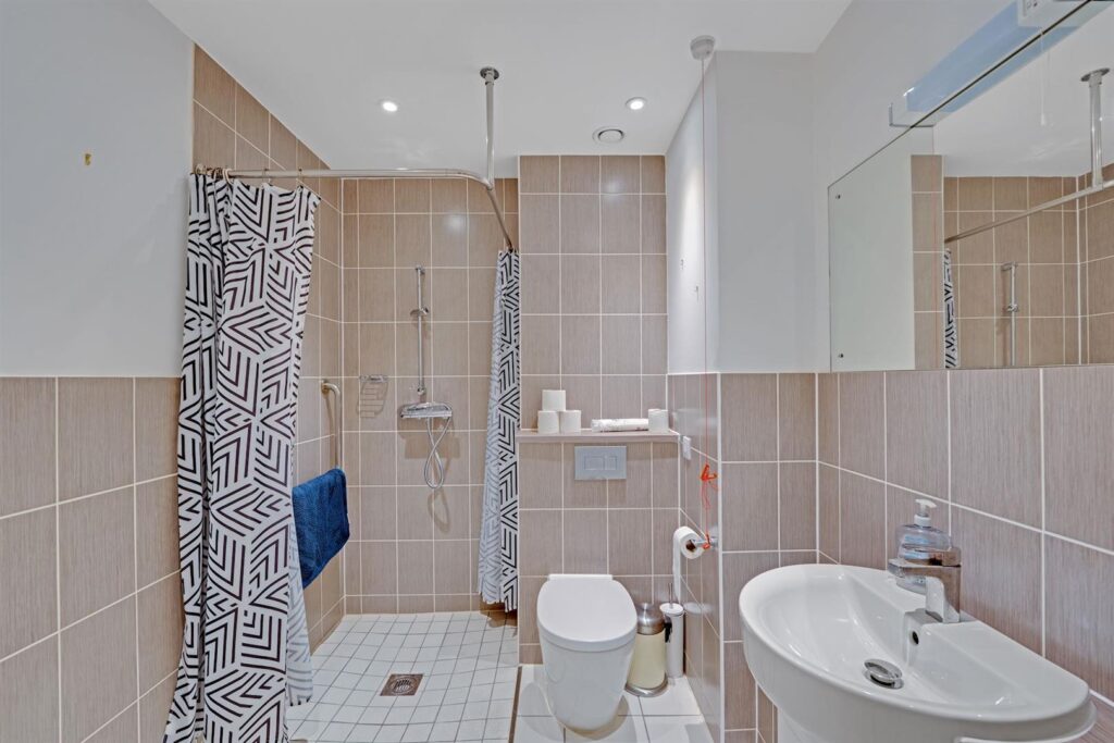 Kingston Road, Raynes Park, London, SW20 8DA