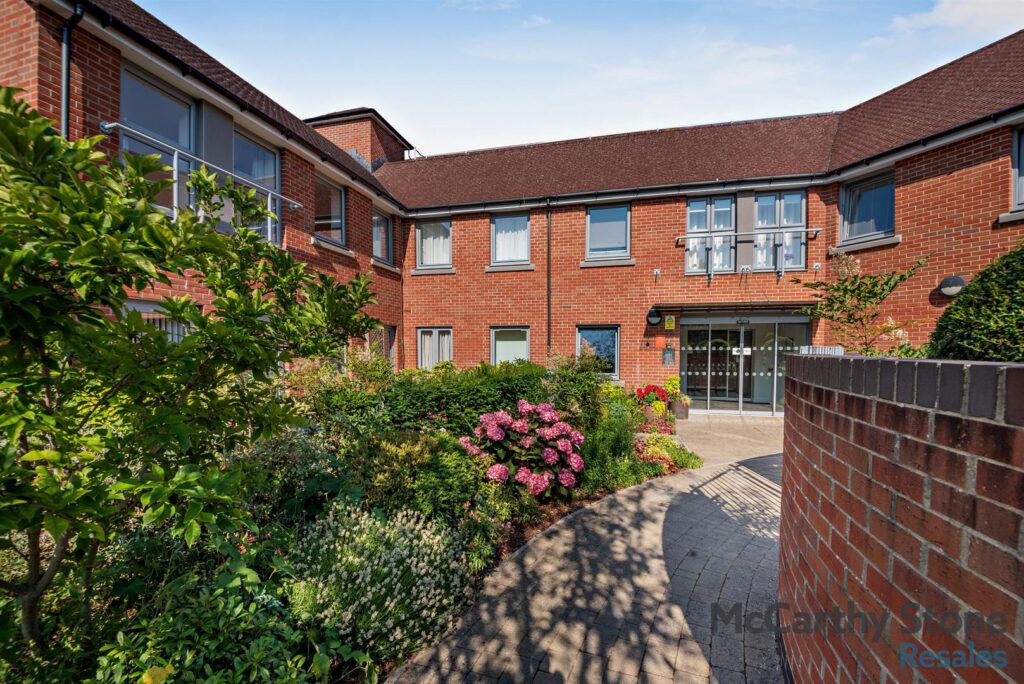 Blunsdon Court, Lady Lane, Swindon, SN25 2NA