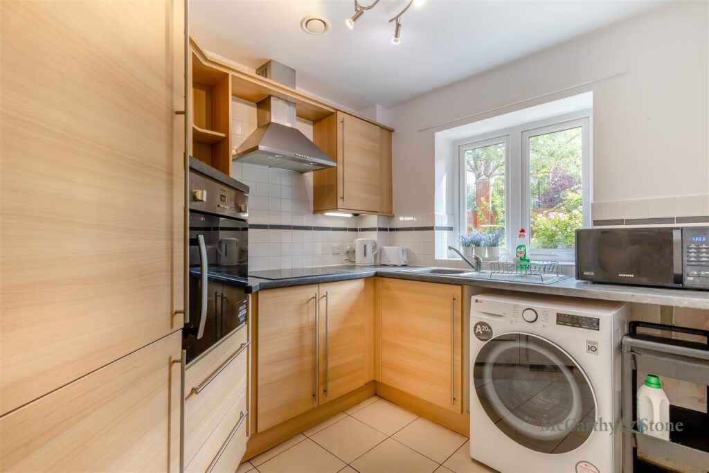 Leston Road, Leighton Buzzard, Bedfordshire, LU7 1FU
