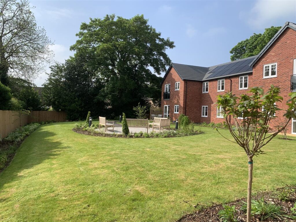 Hooton Road, Willaston, Neston, CH64 1AD