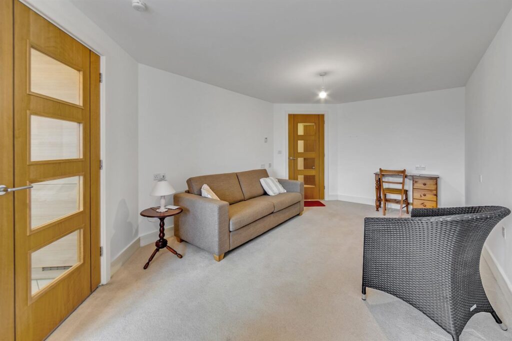 Abbotsmead Place, Caversham, Reading