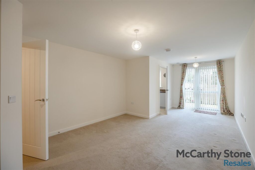 Hooton Road, Willaston, Neston, CH64 1AD