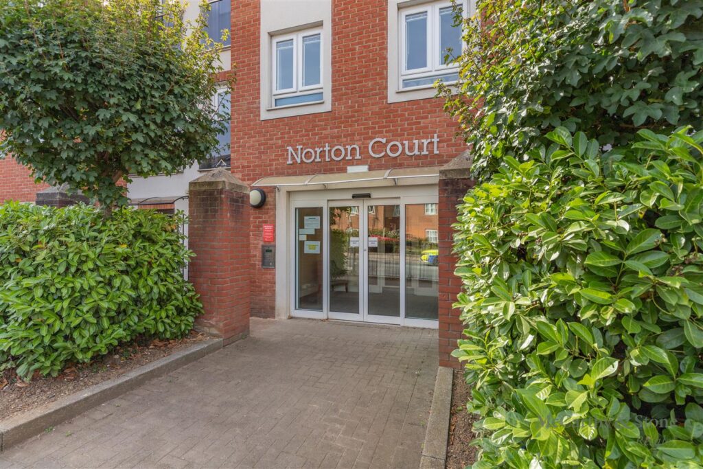Leston Road, Leighton Buzzard, Bedfordshire, LU7 1FU
