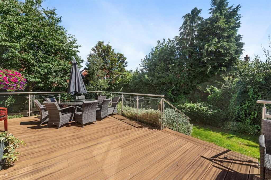 Abbotsmead Place, Caversham, Reading