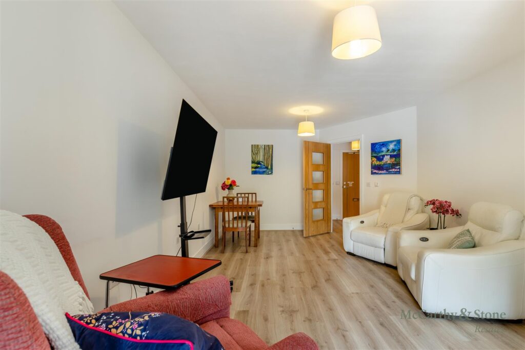 Leston Road, Leighton Buzzard, Bedfordshire, LU7 1FU