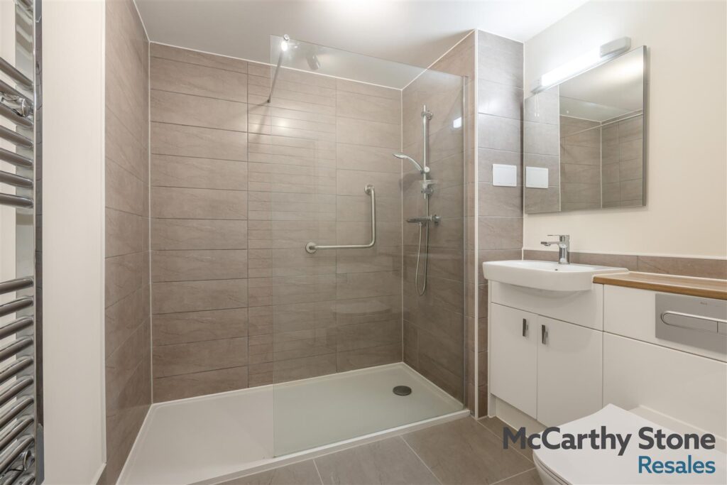 Hooton Road, Willaston, Neston, CH64 1AD