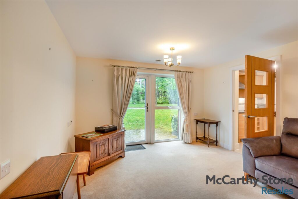 Glenhills Court, Little Glen Road, Glen Parva, Leicester, LE2 9DH