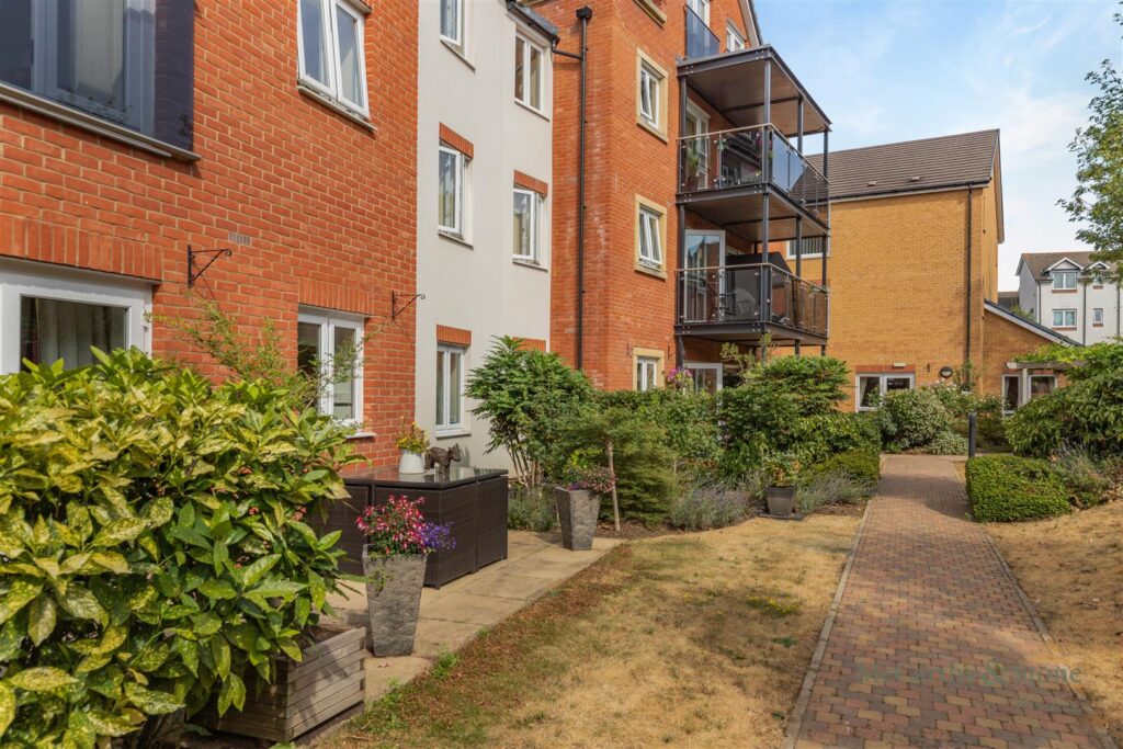 Leston Road, Leighton Buzzard, Bedfordshire, LU7 1FU