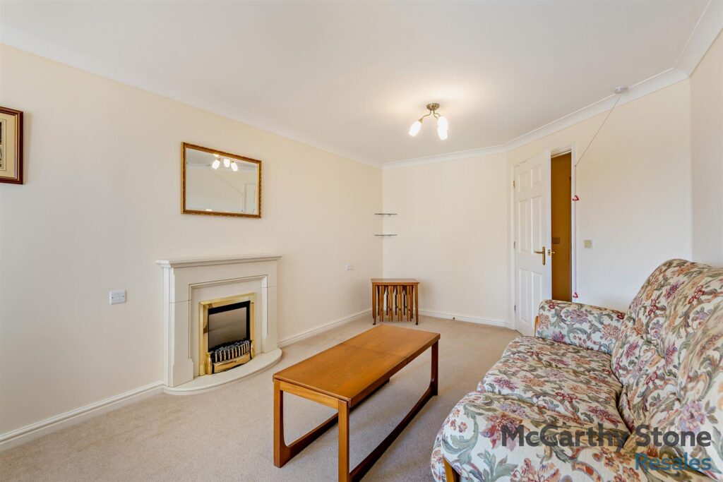 Portman Court, Grange Road, Uckfield, East Sussex, TN22 1FD
