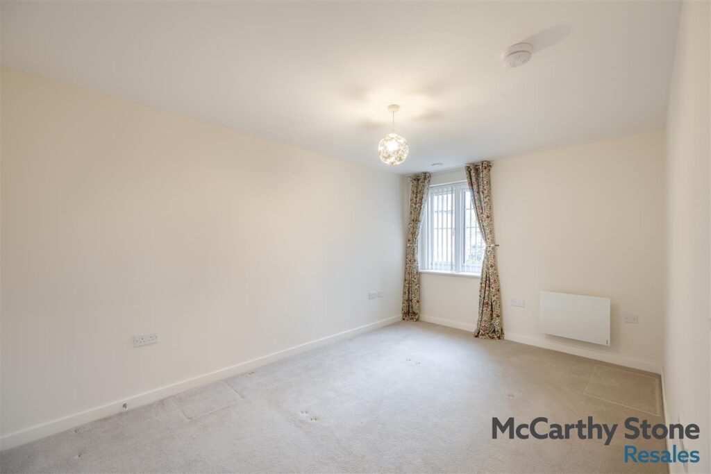 Hooton Road, Willaston, Neston, CH64 1AD