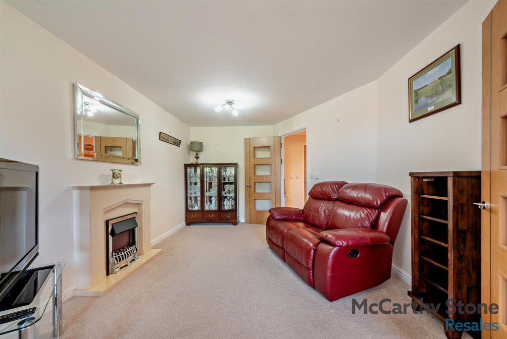 Blunsdon Court, Lady Lane, Swindon, SN25 2NA