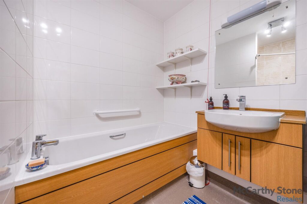 Lyle Court, 25 Barnton Grove, Edinburgh