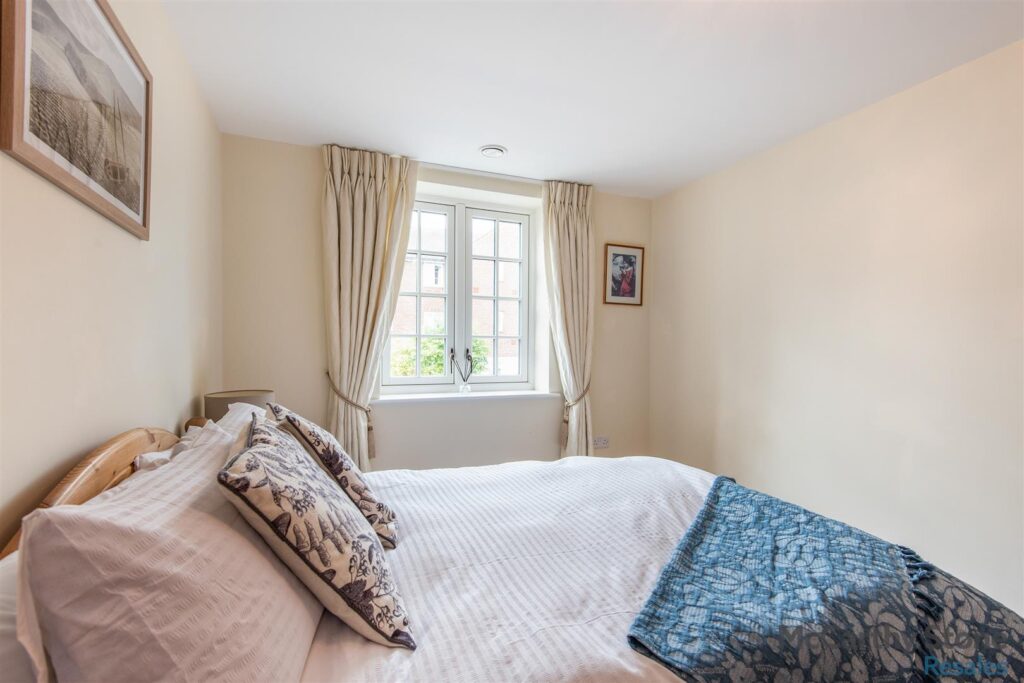 Le Jardin, Station Road, Letchworth Garden City, SG6 3BA