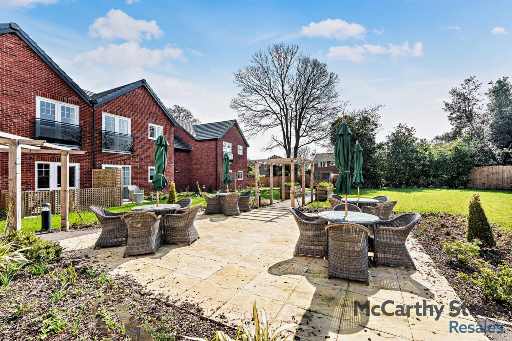 Hooton Road, Willaston, Neston, CH64 1AD