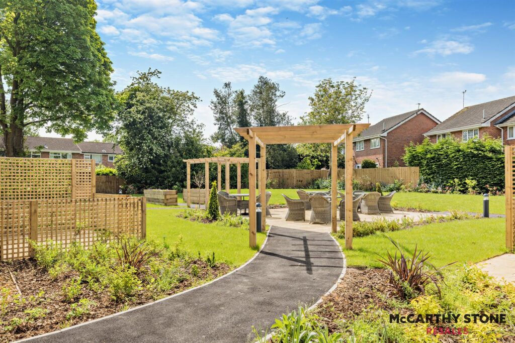 Hooton Road, Willaston, Neston, CH64 1AD