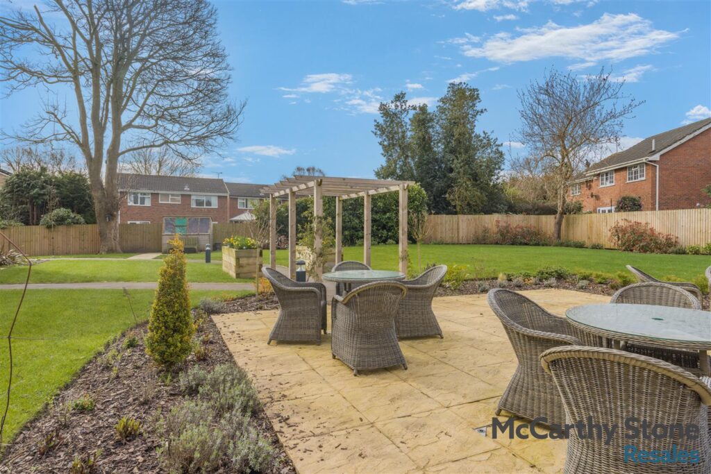 Hooton Road, Willaston, Neston, CH64 1AD