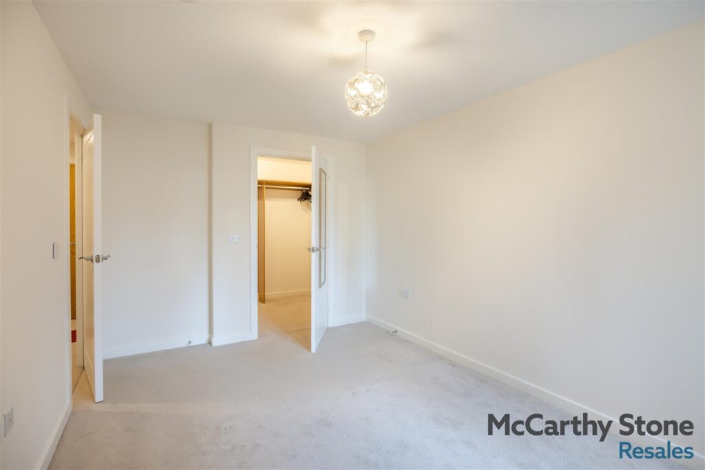 Hooton Road, Willaston, Neston, CH64 1AD