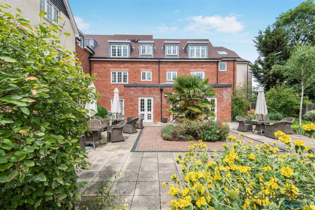 Le Jardin, Station Road, Letchworth Garden City, SG6 3BA