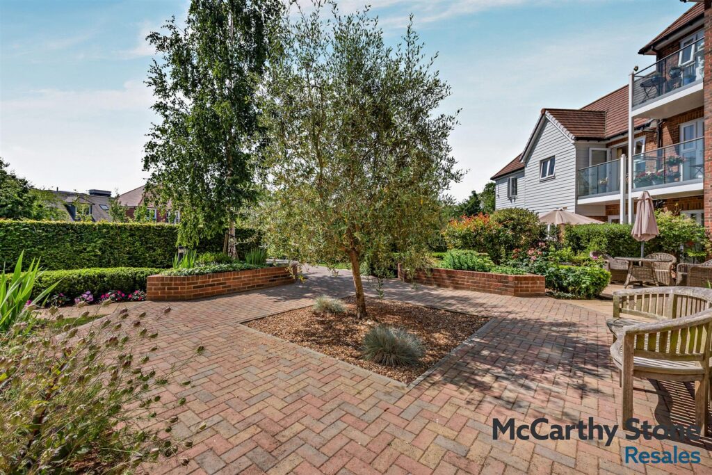 Oak Tree Court, Smallhythe Road, Tenterden, Kent, TN30 7EQ