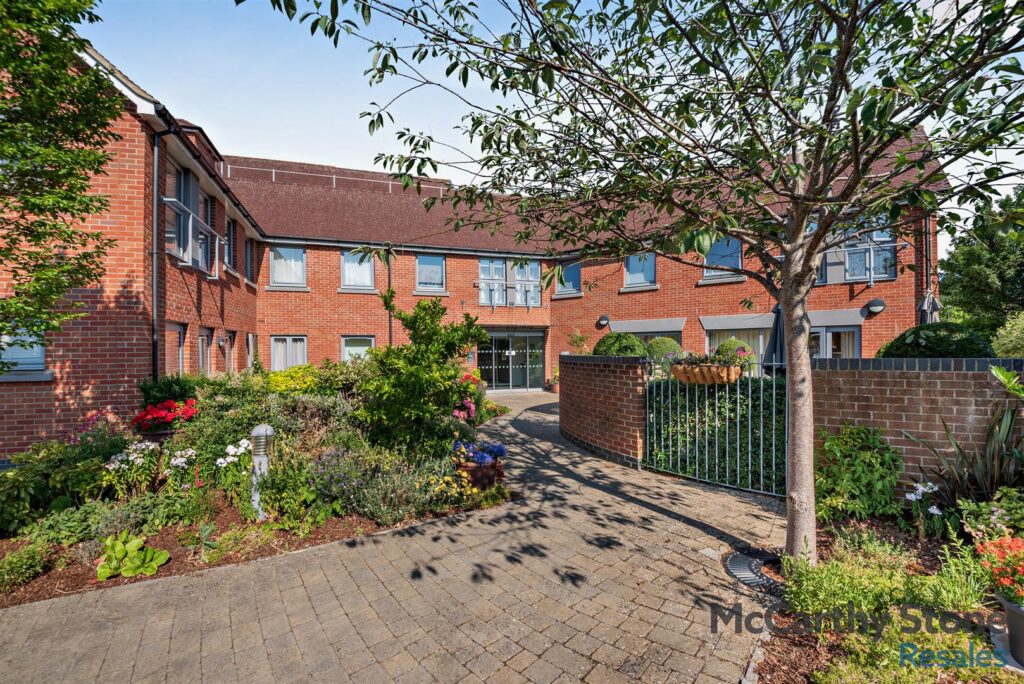 Blunsdon Court, Lady Lane, Swindon, SN25 2NA