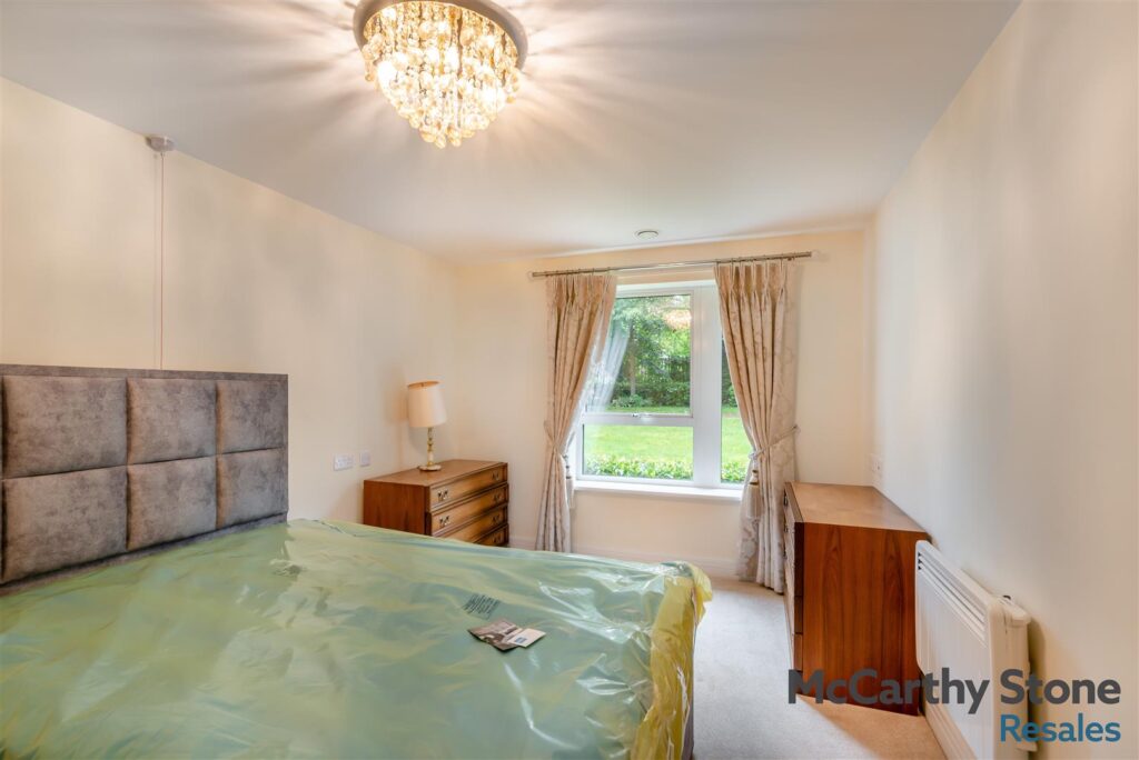 Glenhills Court, Little Glen Road, Glen Parva, Leicester, LE2 9DH