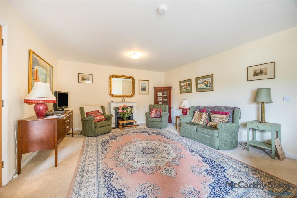 Lyle Court, 25 Barnton Grove, Edinburgh