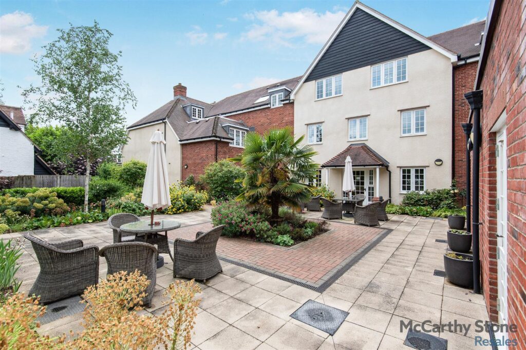 Le Jardin, Station Road, Letchworth Garden City, SG6 3BA