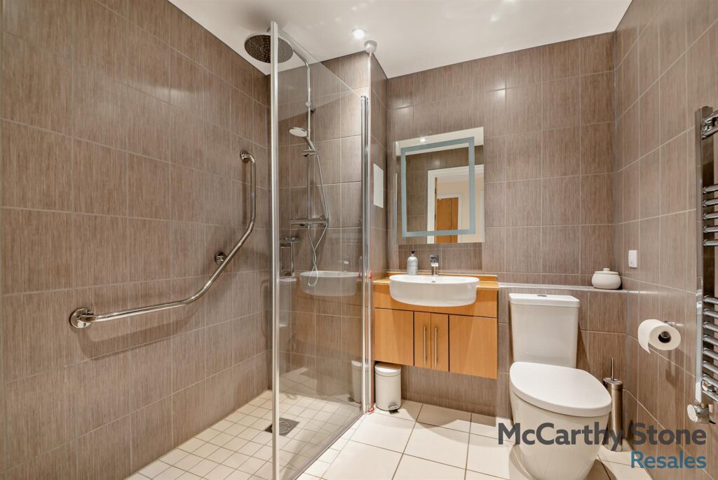 Blunsdon Court, Lady Lane, Swindon, SN25 2NA