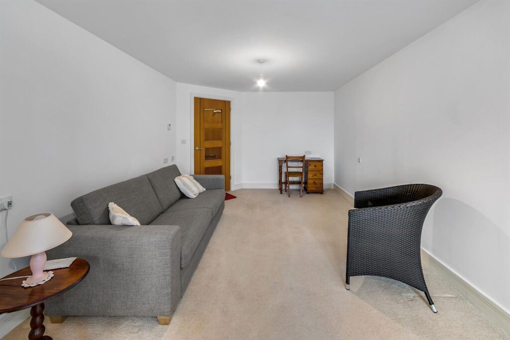 Abbotsmead Place, Caversham, Reading