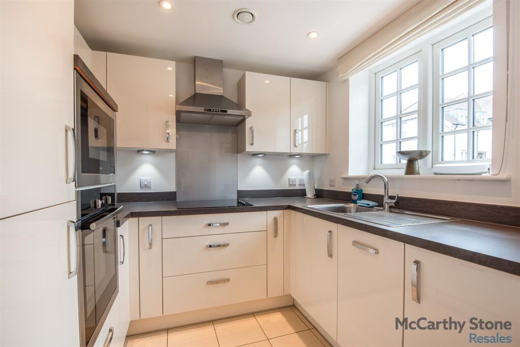 Le Jardin, Station Road, Letchworth Garden City, SG6 3BA